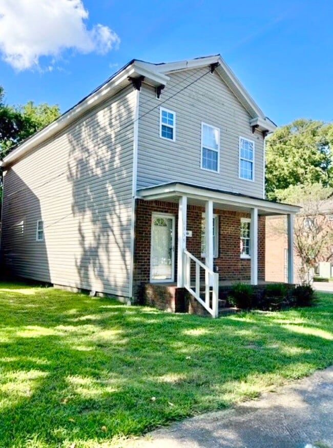 Building Photo - ***4 bedroom, 3 FULL bath Norfolk near ODU and Sentara Norfolk General and NAVSTA.