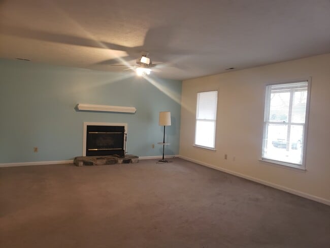 Photo - 334 Woodberry Cir