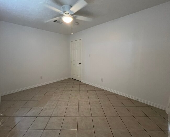 Photo - 831 1/2 Deerpass Drive