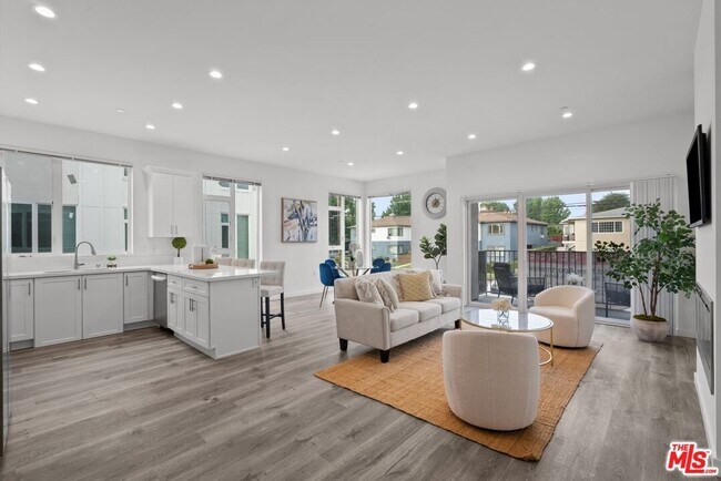 Photo - 5114 Cahuenga Blvd Unit 1