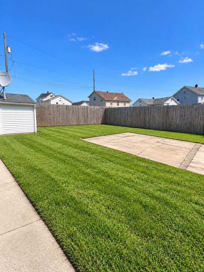 Photo - 412 Colburn St