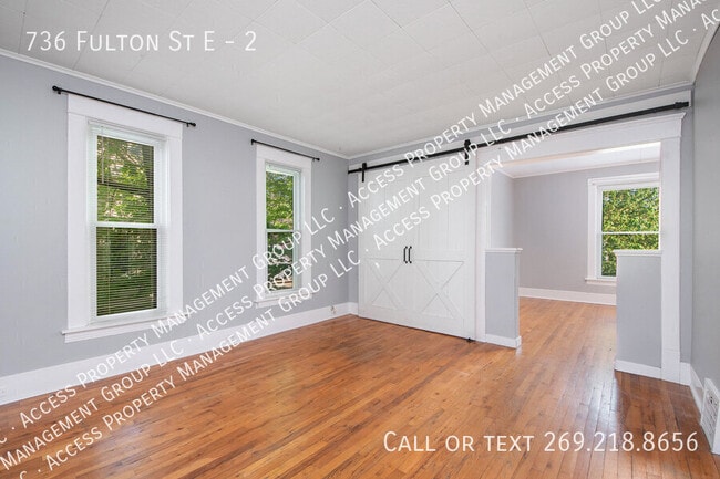 Photo - 736 Fulton St E