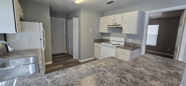 Photo - 5496 NW 57th Ave