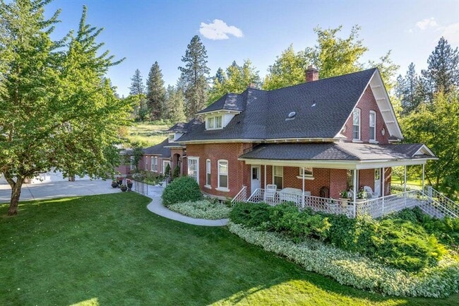 Building Photo - Historic Queen-Anne Style Home