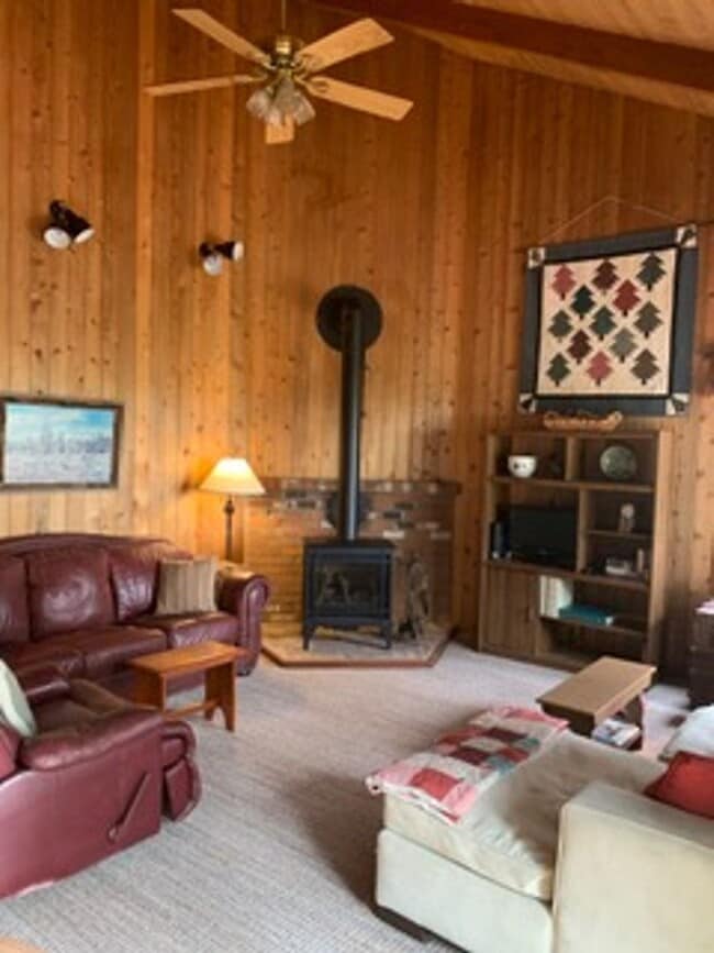 Photo - Live in Beautiful Sisters Oregon for the W... House