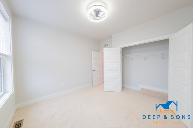 Photo - 1021 N Lombardy St