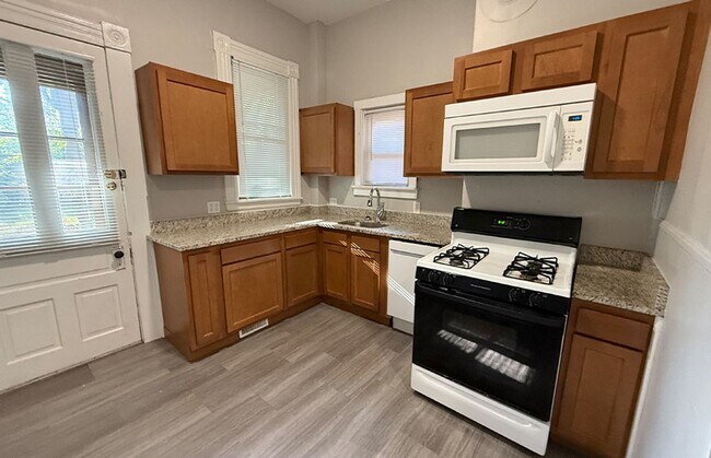 Building Photo - 3212 Bishop St Unit 3212-01