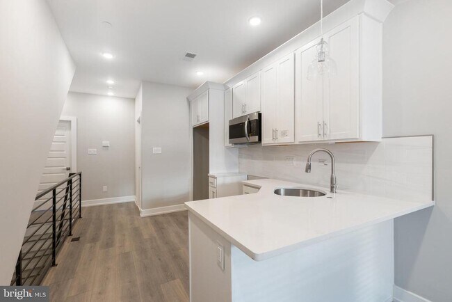 Photo - 2537 N Howard St