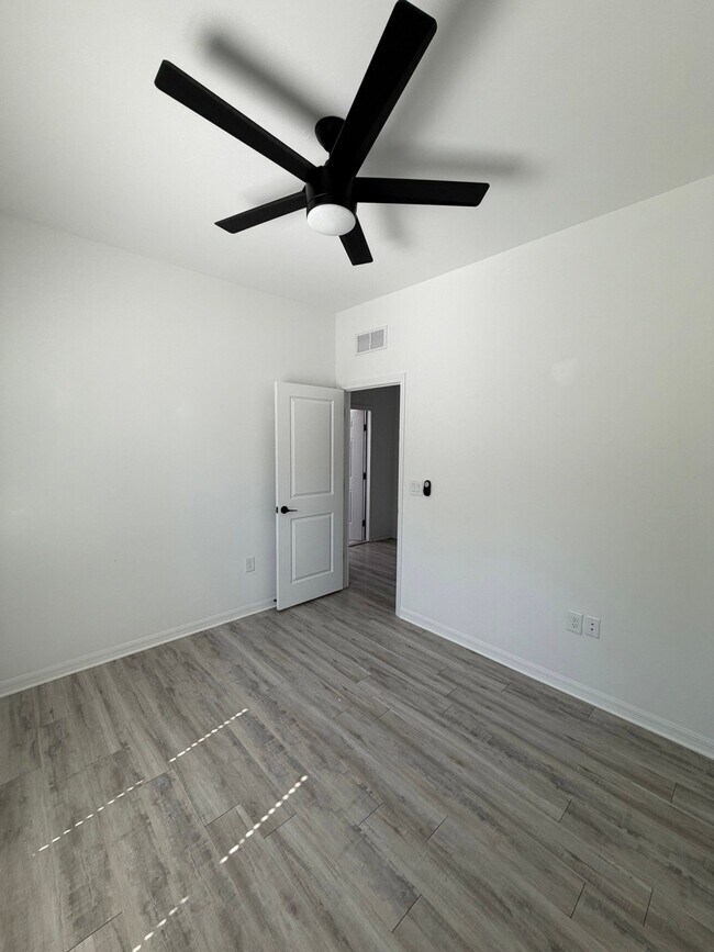 Photo - 1145 Edgerton Ave