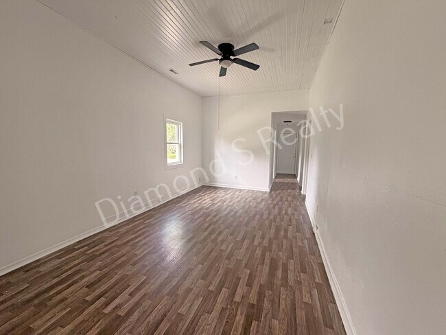 Photo - Updated 6 Bedroom Home!