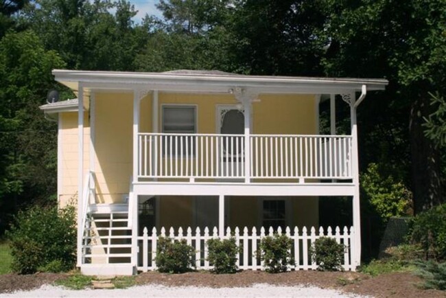 1 bedroom in Downtown Hendersonville!! - 1 bedroom in Downtown Hendersonville!! House