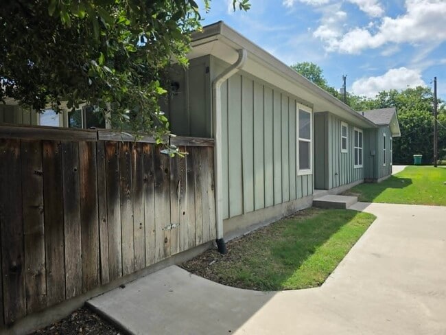 Building Photo - 509 Avenue K