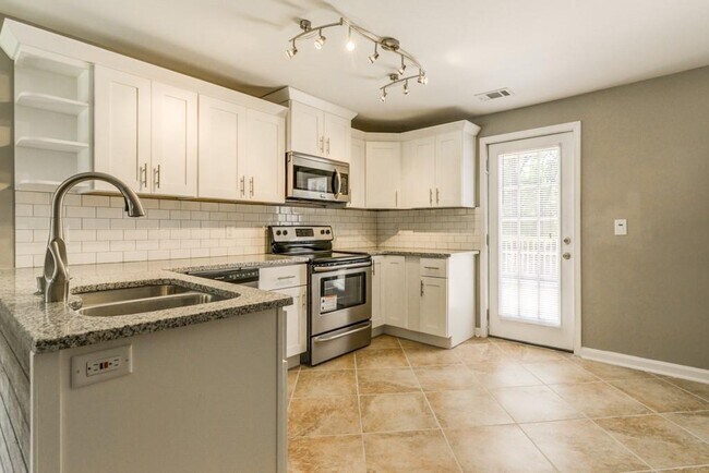 Photo - 567 Ashburton Ave