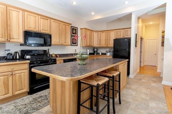 Photo - 143 E Main St