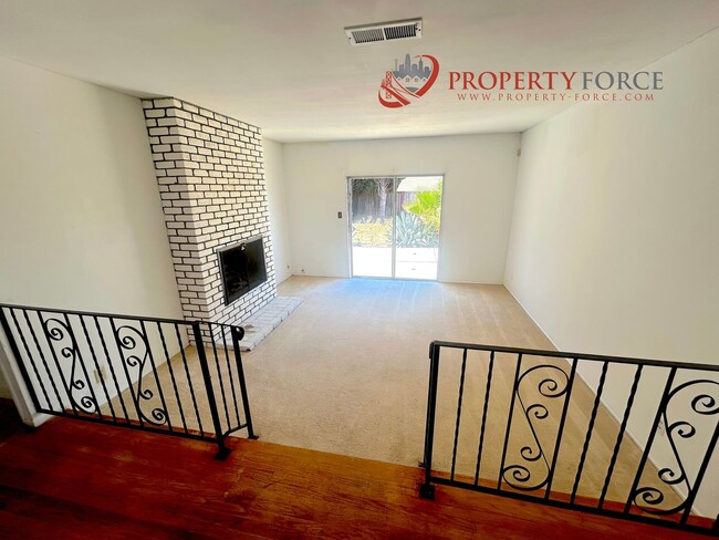 Photo - 2085 Ashwood Ln
