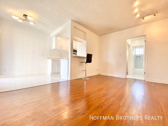Photo - 1313 N June St Unidad 209