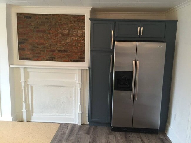 Photo - Modern 4 Bedroom, 2 Bathroom Rental in Sou...