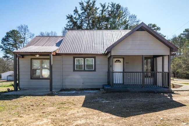 Building Photo - Freshly Updated & Full of Style – Don't Miss This Adamsville Gem!