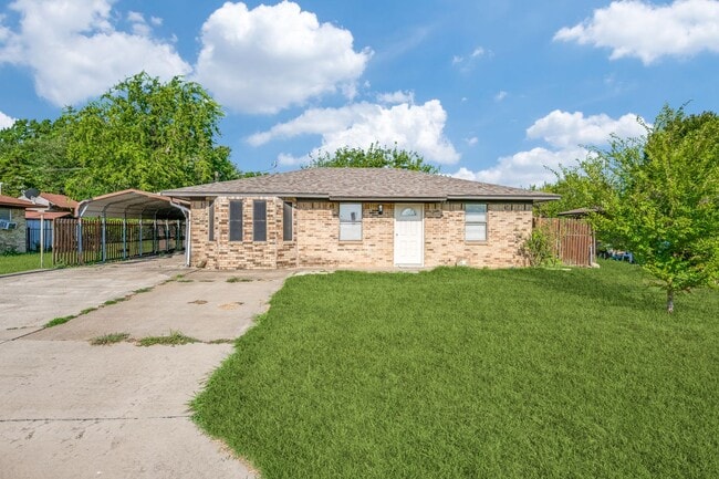 Building Photo - 705 N 1st St Rental