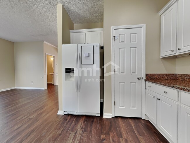 Photo - 620 College Park Cir