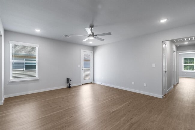 Photo - 6302 NW Kathleen St