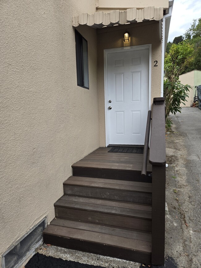 Building Photo - 1611 Lincoln Ave Unit # 2 Rental