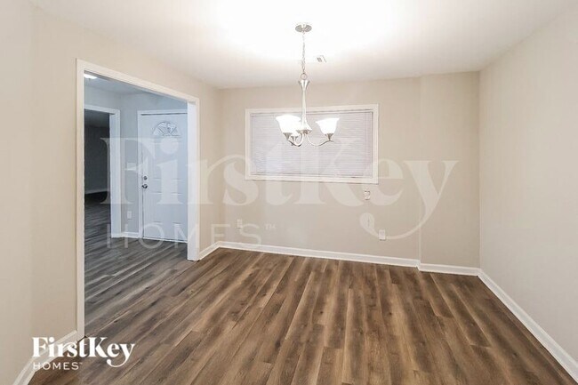 Photo - 2483 Kings Park Cir