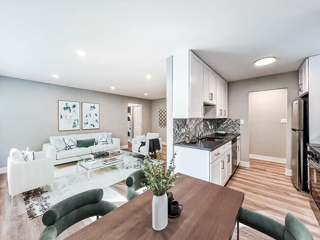 Photo - 520 W Aldine Ave