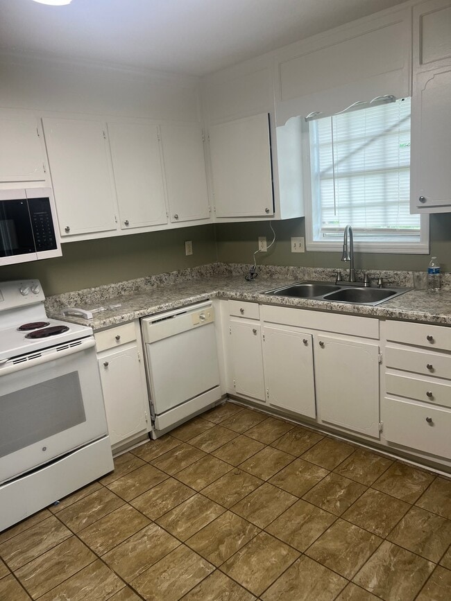 Photo - 3952 Tanglebush Ln NW