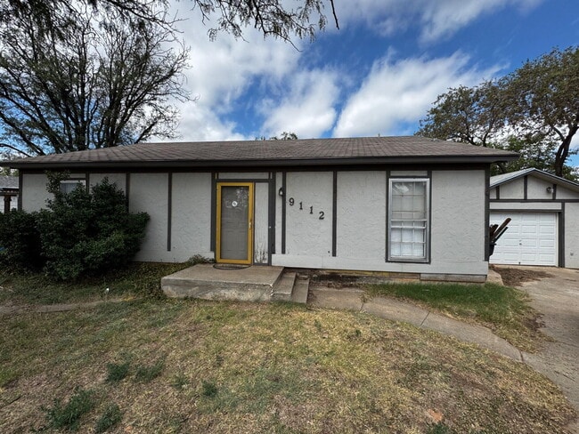 Building Photo - 9112 Akron Ave Rental