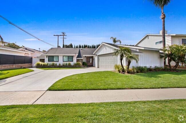 Building Photo - Beautiful Rehabbed Home In Mesa Verde with...