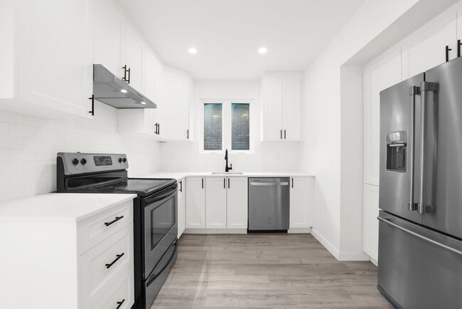 Photo - 166 Wentworth St S Unit 2 room 4 last room
