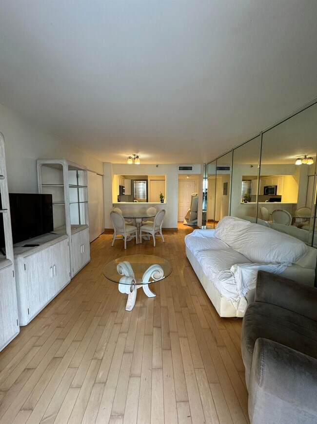 Photo - 540 Brickell Key Dr Unidad 1214