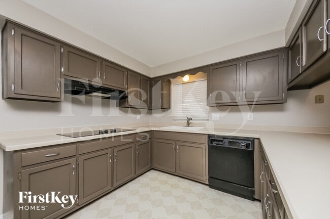 Photo - 504 St Dunstan Way