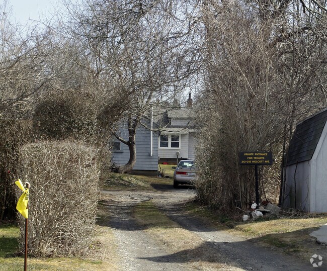 313 Wolcott Ave Apartments For Rent in Middletown, RI