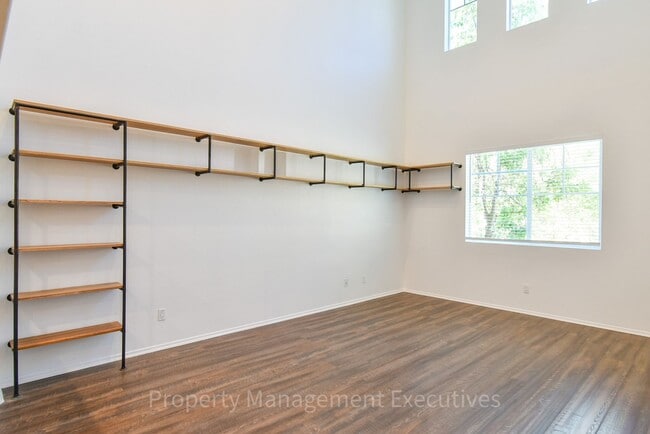 Photo - Beautiful 4 Bed, 3.5 Bath Townhouse