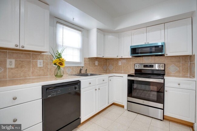 Photo - 9414 Packard Way