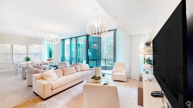 Building Photo - 1000 Brickell Plz Unit # TH1812 Rental