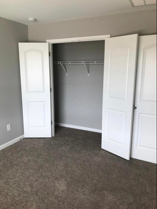 Photo - 2492 Feathersound Wy