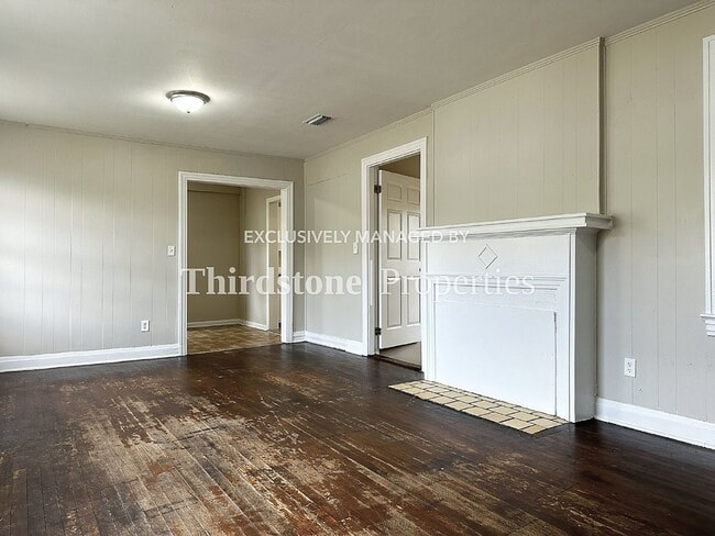 Photo - 562 W 49th St