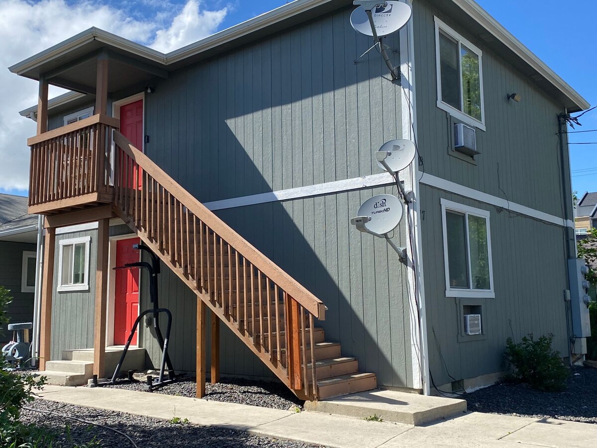 Photo - On Campus! Cheney 2 bedroom 1 bath duplex Available July 10th! Unit 19 Erie St