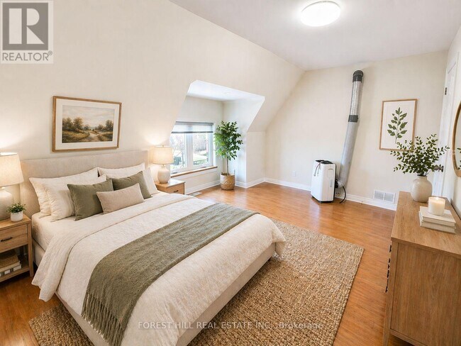 Photo - 757 Ossington Ave