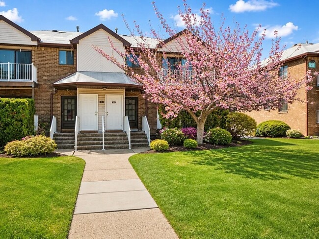 Building Photo - 4116 Birchwood Ct Unit 4116