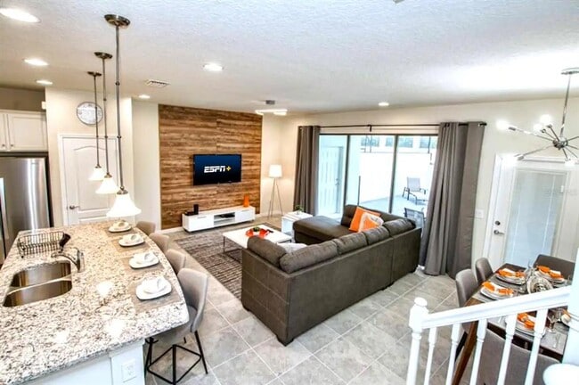 Photo - 2414 Dubai St