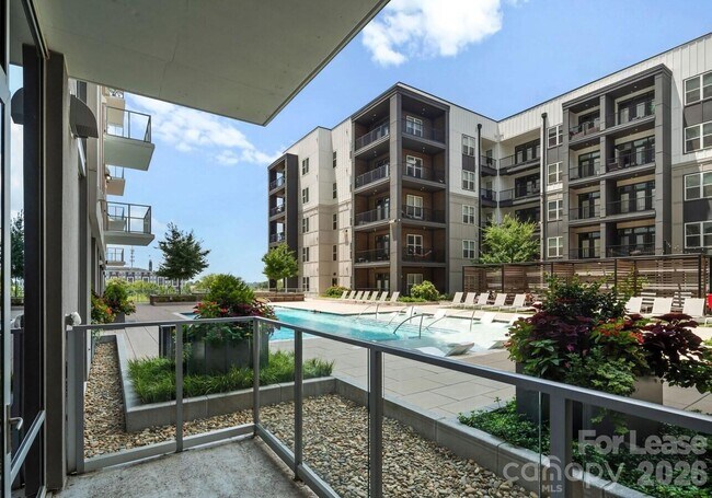 Photo - 500 W Trade St Unidad B3.T