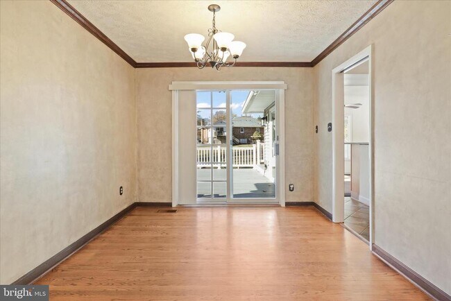 Photo - 3838 Glenbrook Rd