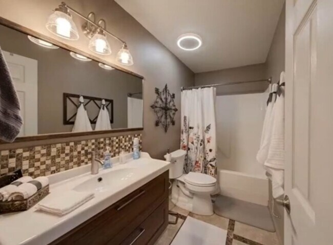 Baño compartido - 1228 Canon Vista Dr