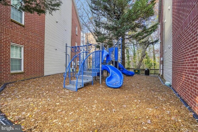 Building Photo - 3305 Wyndham Cir Unit 252