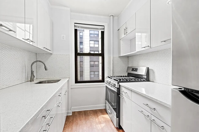 Building Photo - 9834 63rd Dr Unit 6E