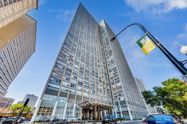 Photo - 655 W Irving Park Rd Unidad 4713-15 Rental